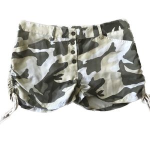 3/$20 - Nicole Miller Silk Camo Shorts, sz 4